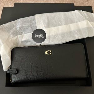 NWT Coach Continental Wallet/Wristlet